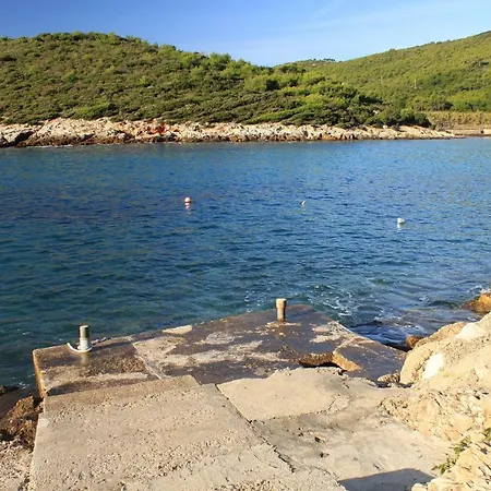By The Sea Milna, - 8913 Vis