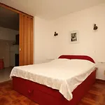 Apartamento By The Sea Milna, - 8913 *